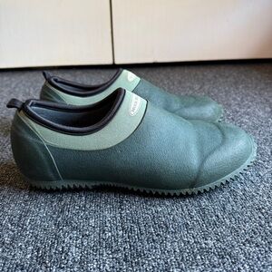 Muck Boot Co. Green Waterproof Garden Shoes Unisex Women’s 9/9.5 Men’s 8/7.5